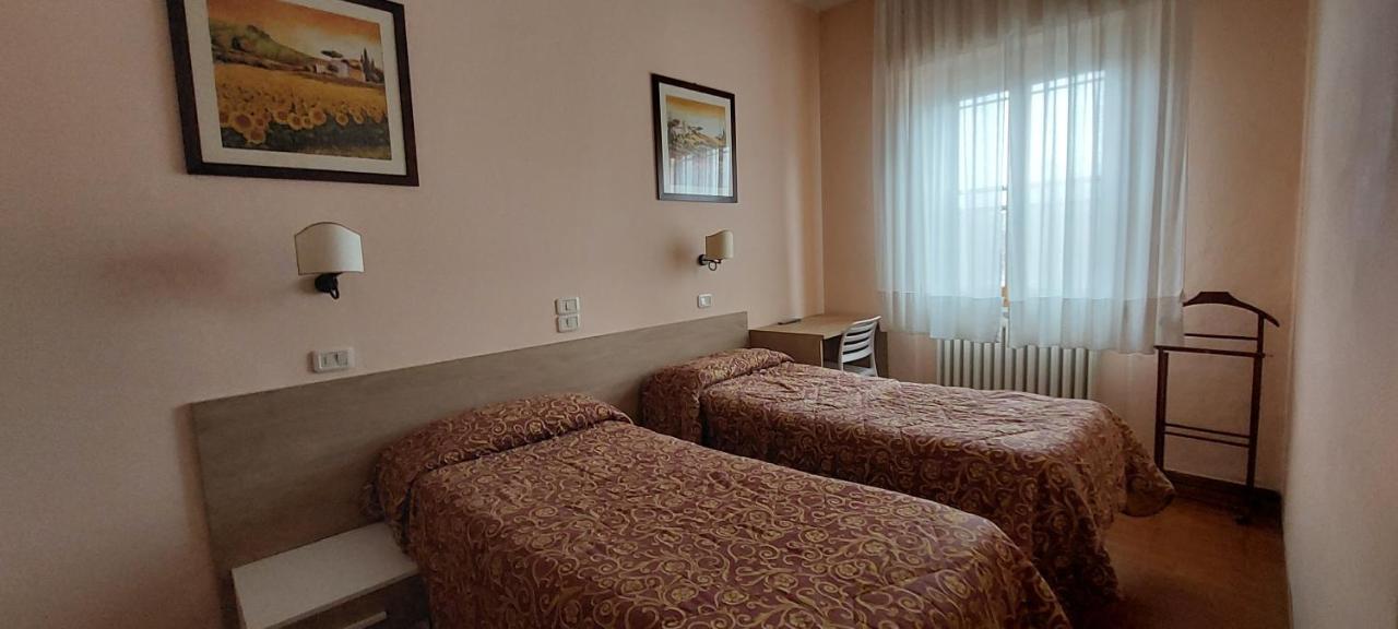 Hotel Lea Grosseto Bagian luar foto