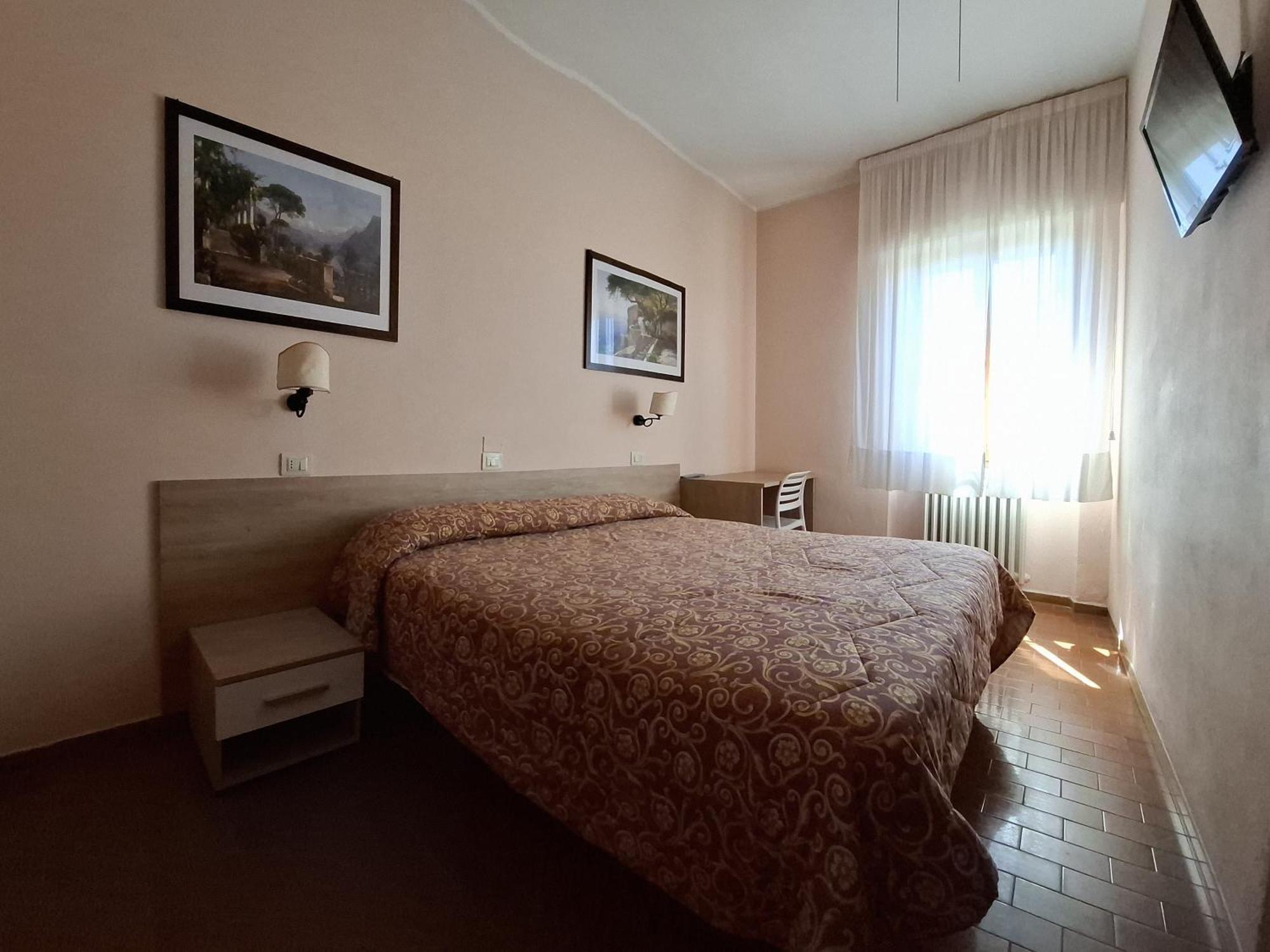 Hotel Lea Grosseto Bagian luar foto